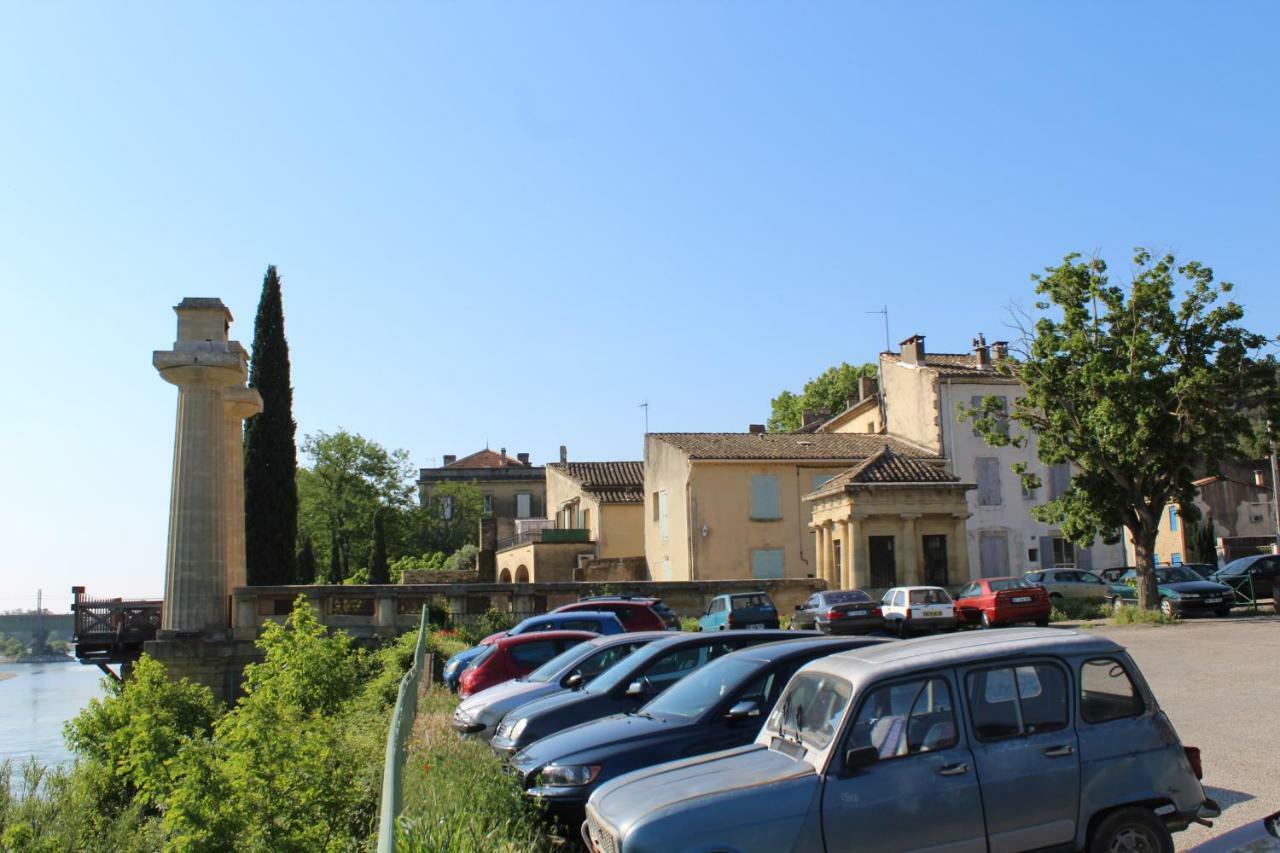 Appartement Au Pied Du Gardon. Remoulins Exterior foto